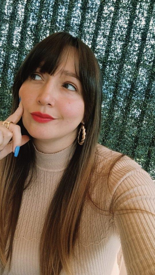 Yakeline Bustamante en consulta profesional